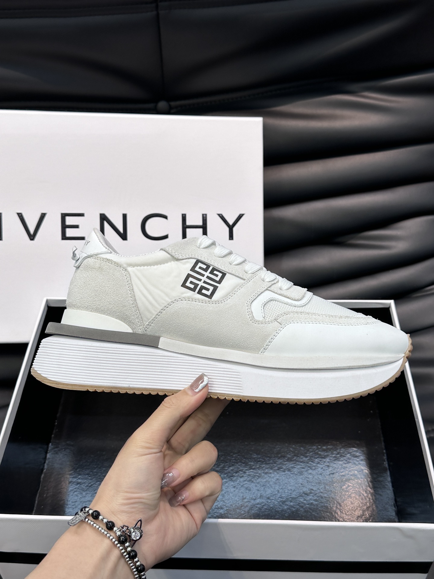 Givenchy sz38-45 h0608